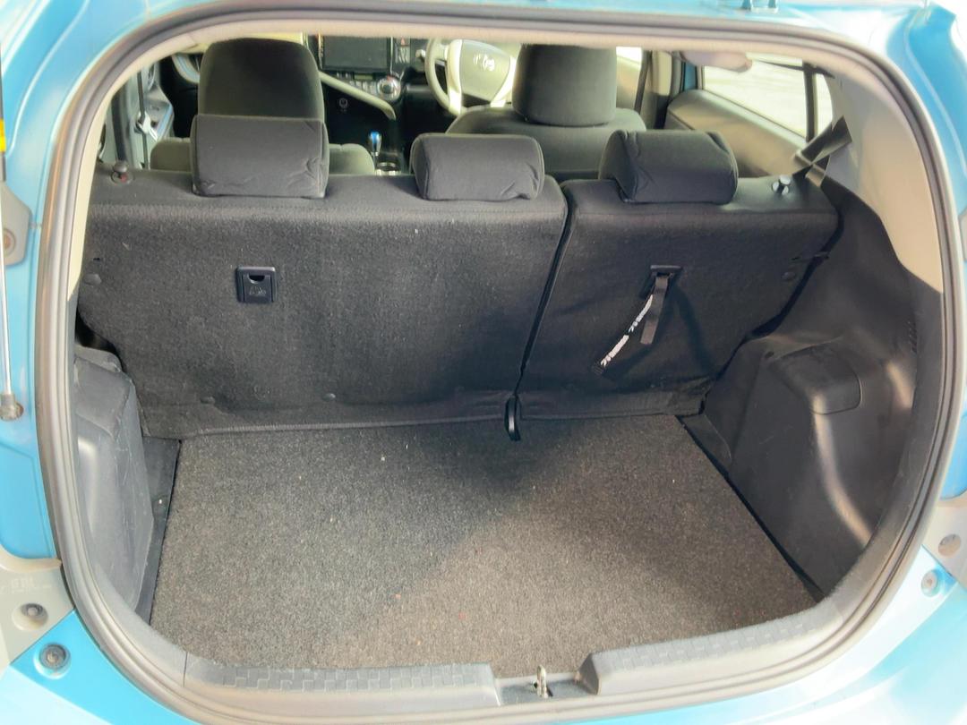 Photo '15' of Toyota Aqua Photo '15' of Toyota Aqua