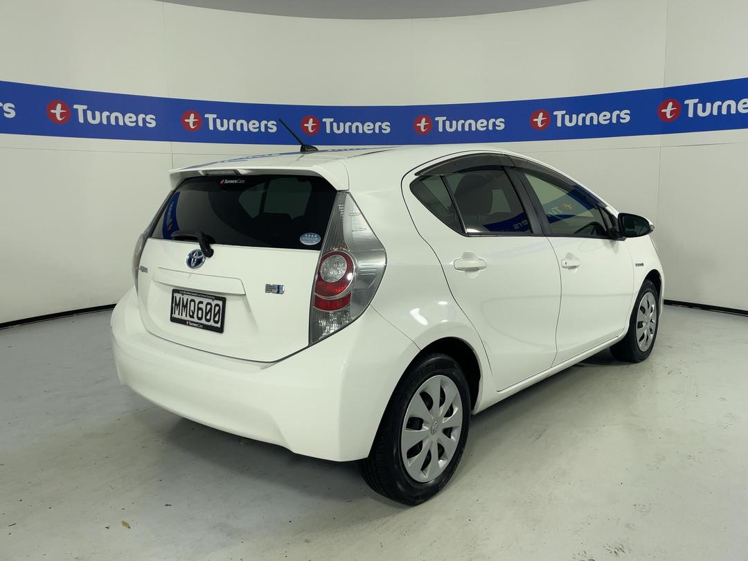 Photo '7' of Toyota Aqua