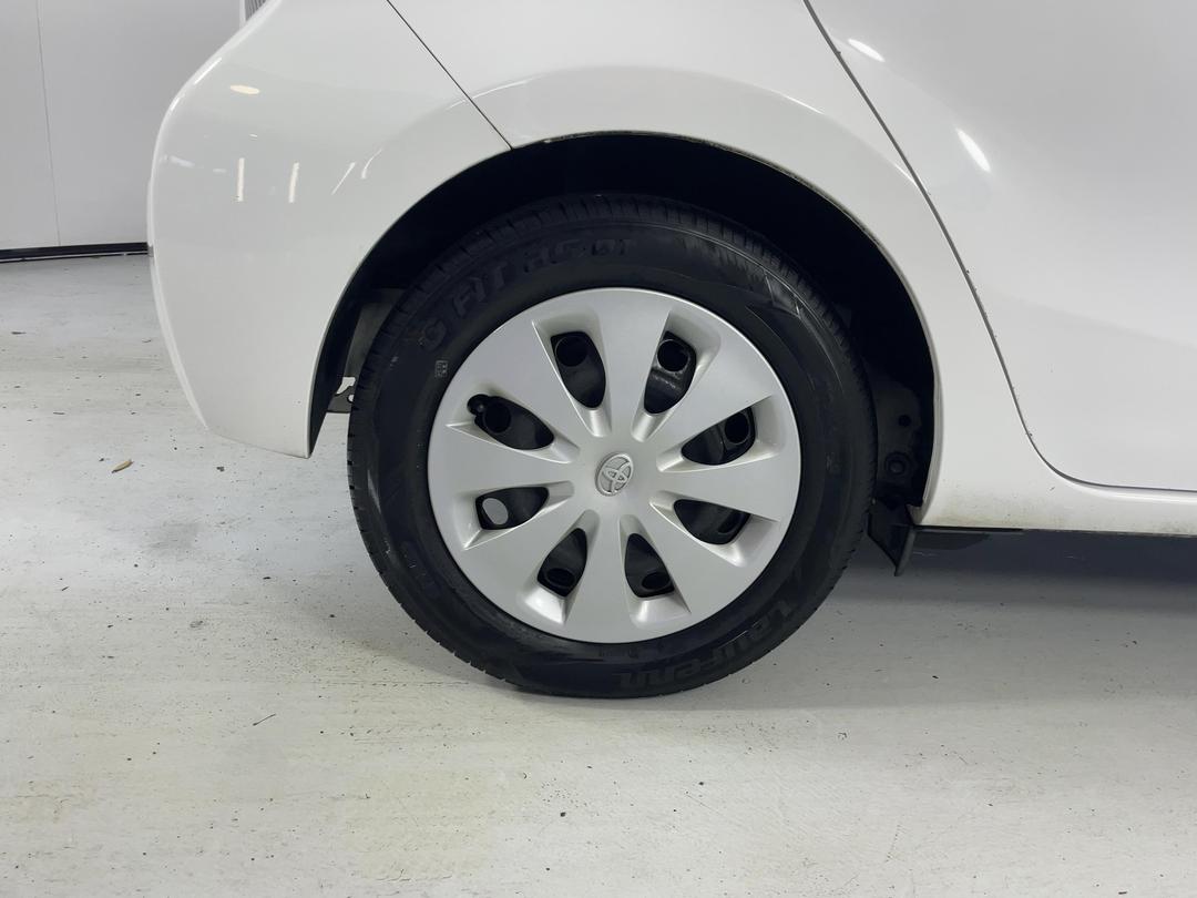 Photo '12' of Toyota Aqua