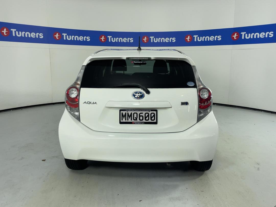 Photo '6' of Toyota Aqua