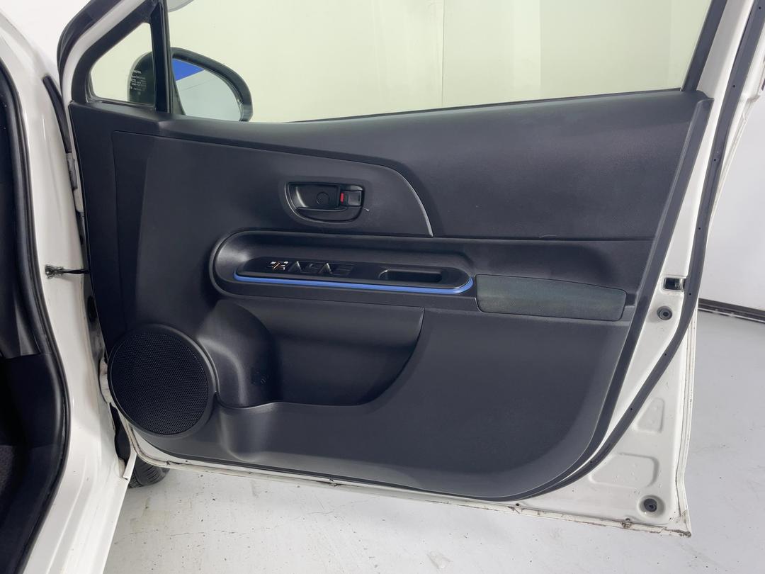 Photo '15' of Toyota Aqua