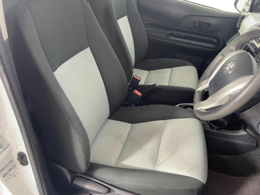 Photo '16' of Toyota Aqua
