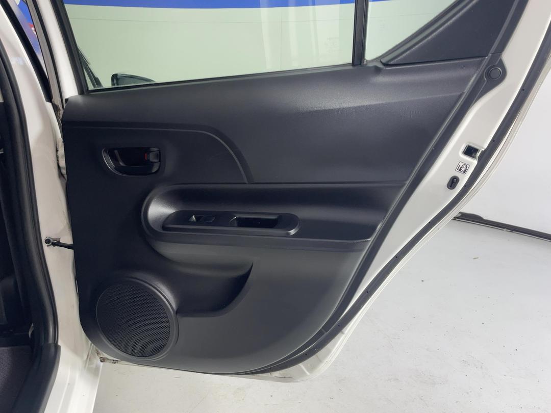 Photo '19' of Toyota Aqua