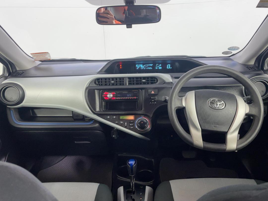 Photo '17' of Toyota Aqua
