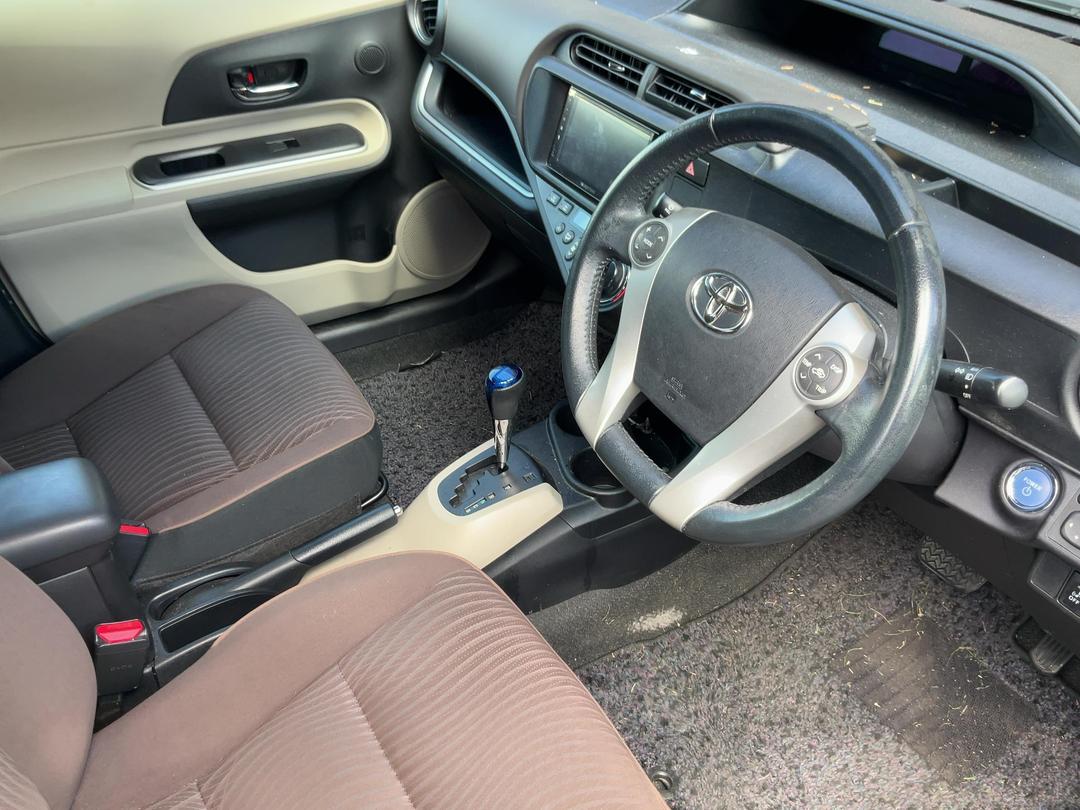Photo '16' of Toyota Aqua