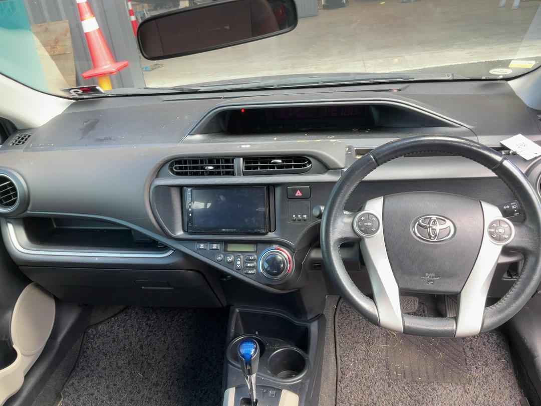 Photo '17' of Toyota Aqua