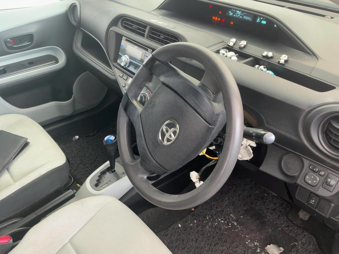 Photo '16' of Toyota Aqua Photo '16' of Toyota Aqua