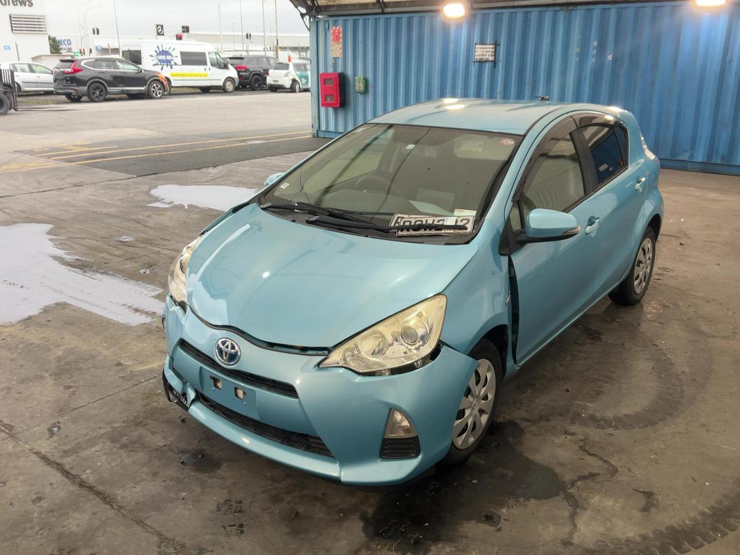 Photo '3' of Toyota Aqua Photo '3' of Toyota Aqua