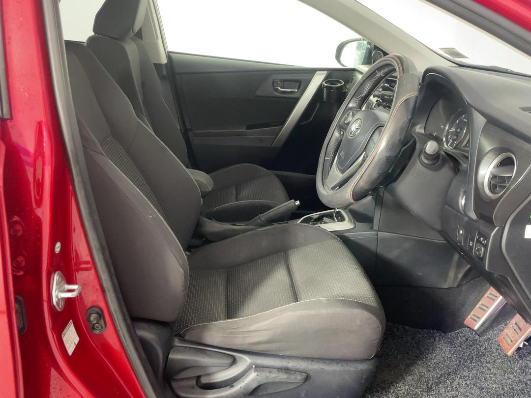 Photo '16' of Toyota Auris