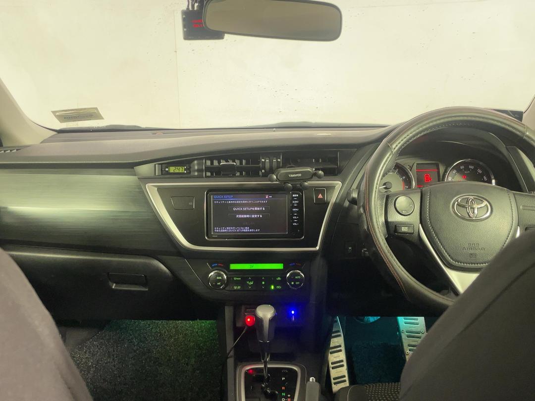 Photo '17' of Toyota Auris
