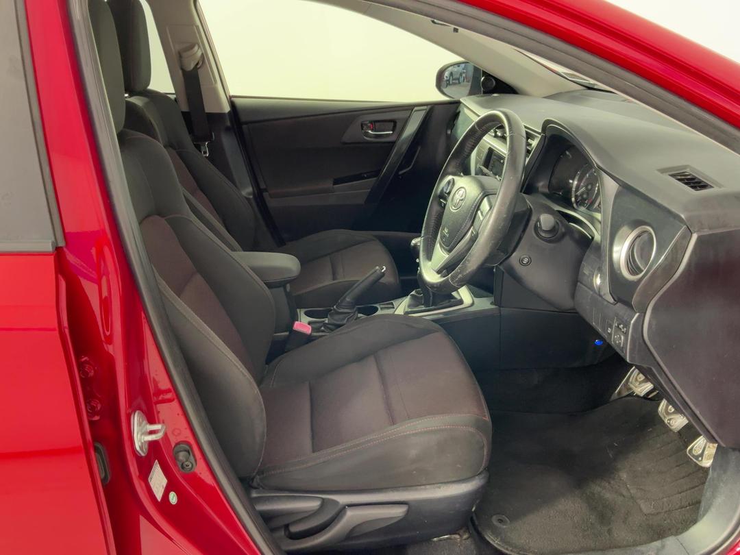 Photo '16' of Toyota Auris