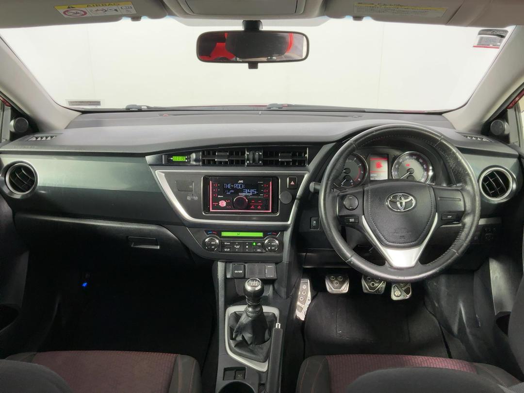 Photo '17' of Toyota Auris