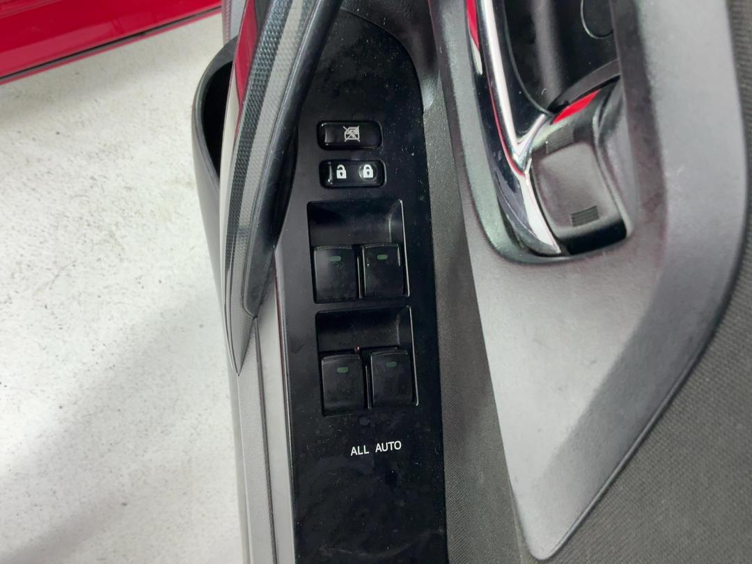 Photo '23' of Toyota Auris