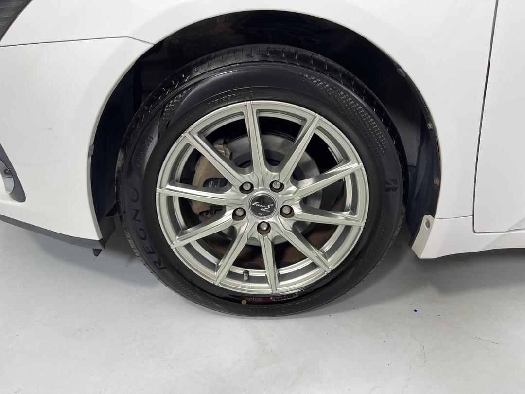 Photo '10' of Toyota Avensis