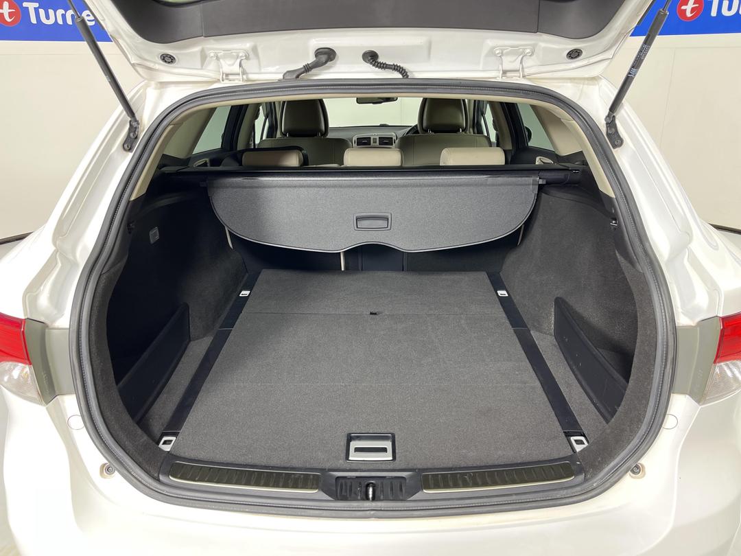 Photo '14' of Toyota Avensis