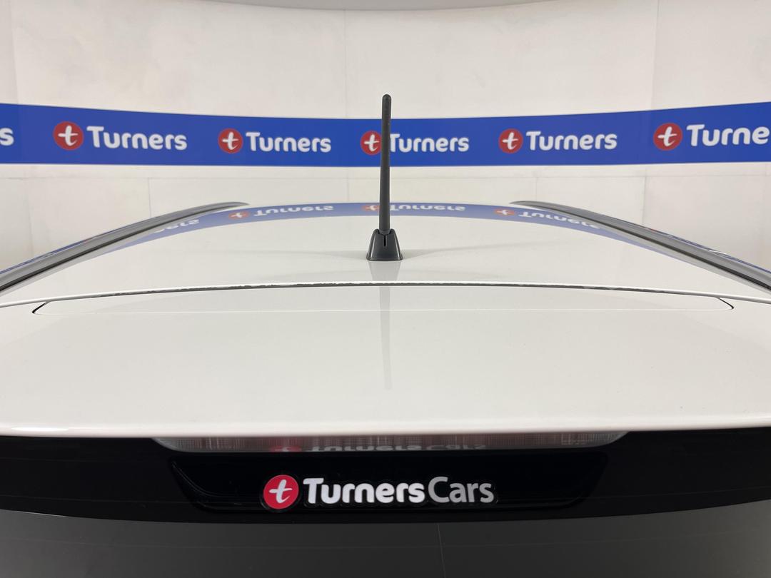 Photo '28' of Toyota Avensis