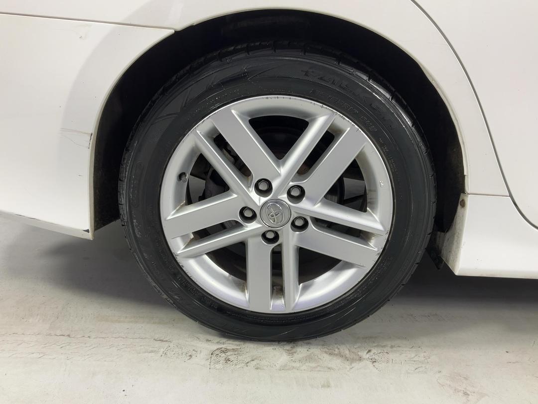 Photo '12' of Toyota Camry