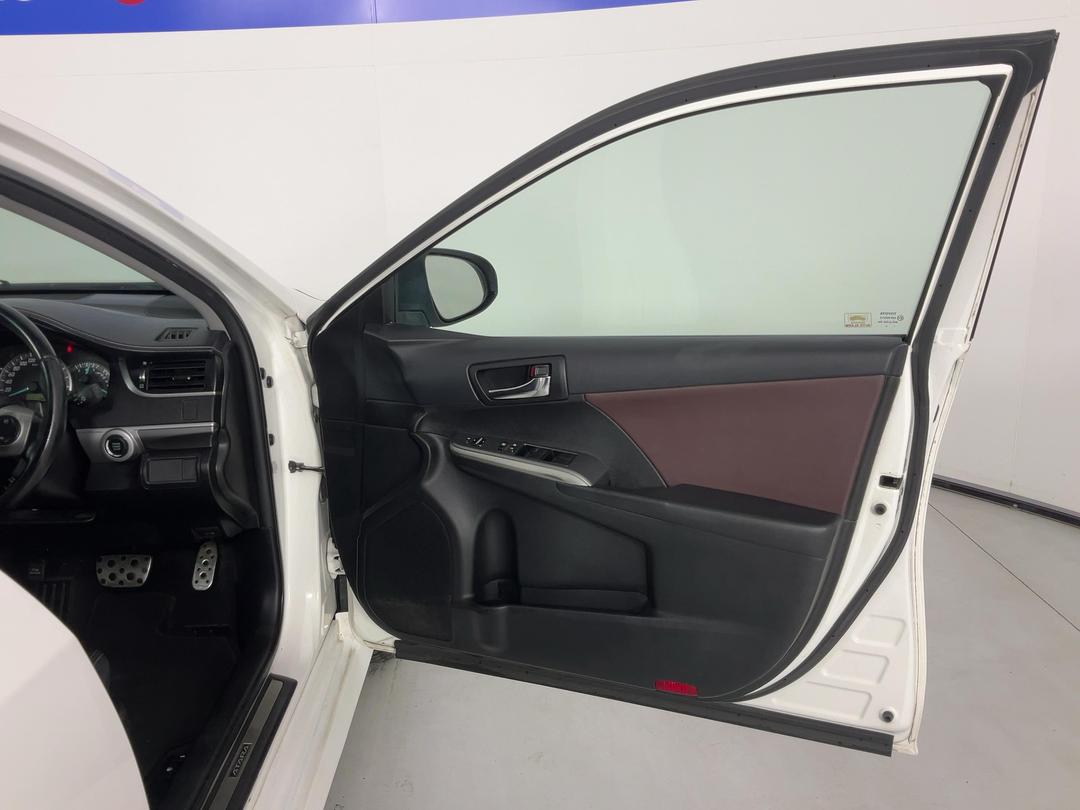 Photo '15' of Toyota Camry