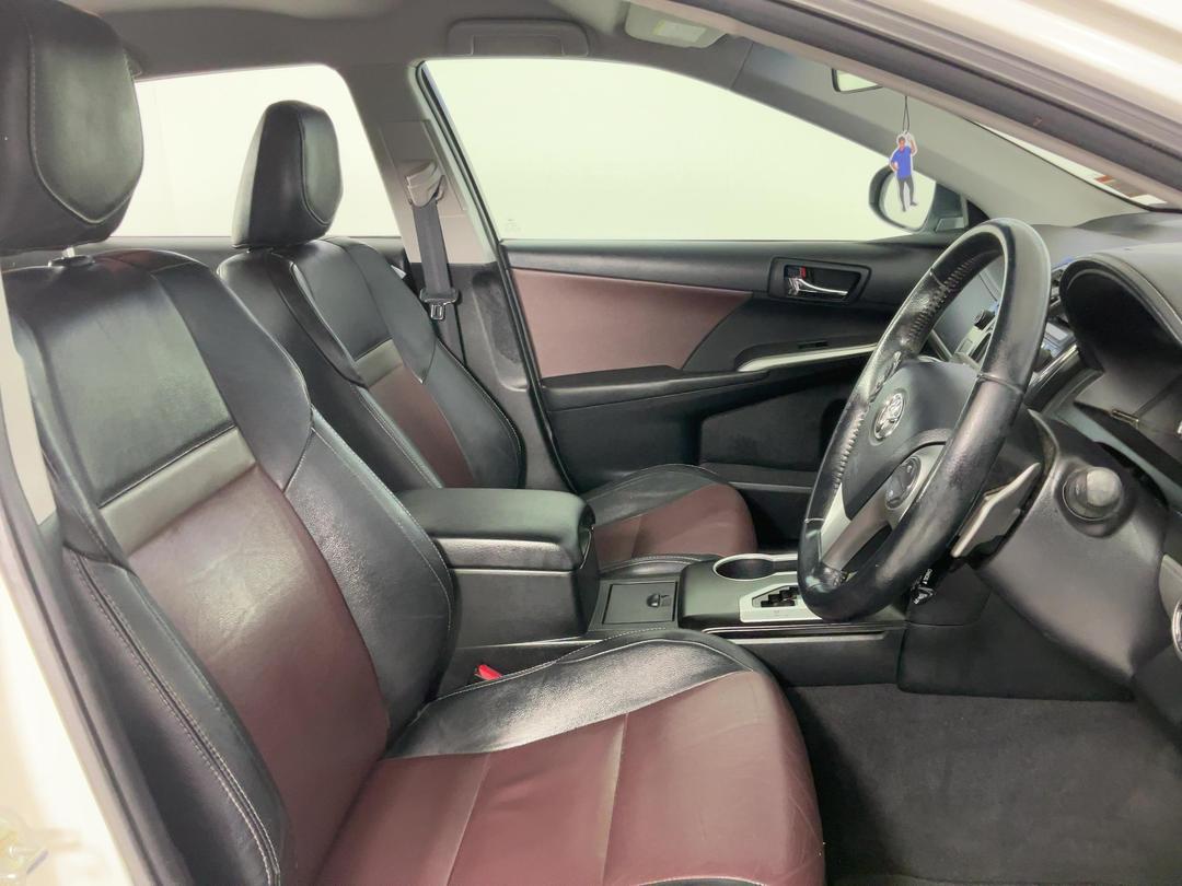 Photo '16' of Toyota Camry