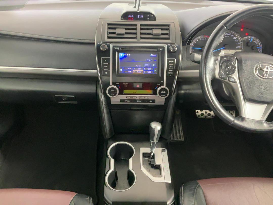 Photo '18' of Toyota Camry