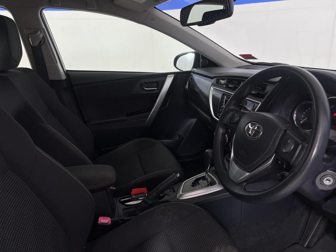 Photo '16' of Toyota Corolla