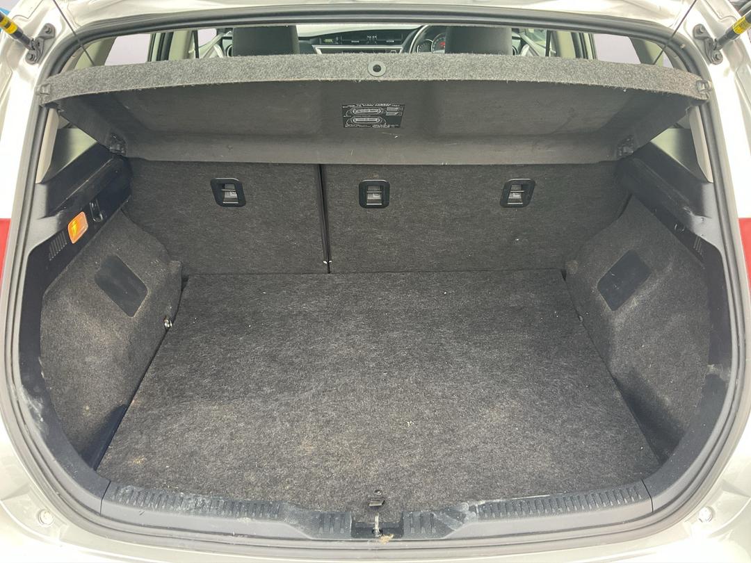 Photo '14' of Toyota Corolla