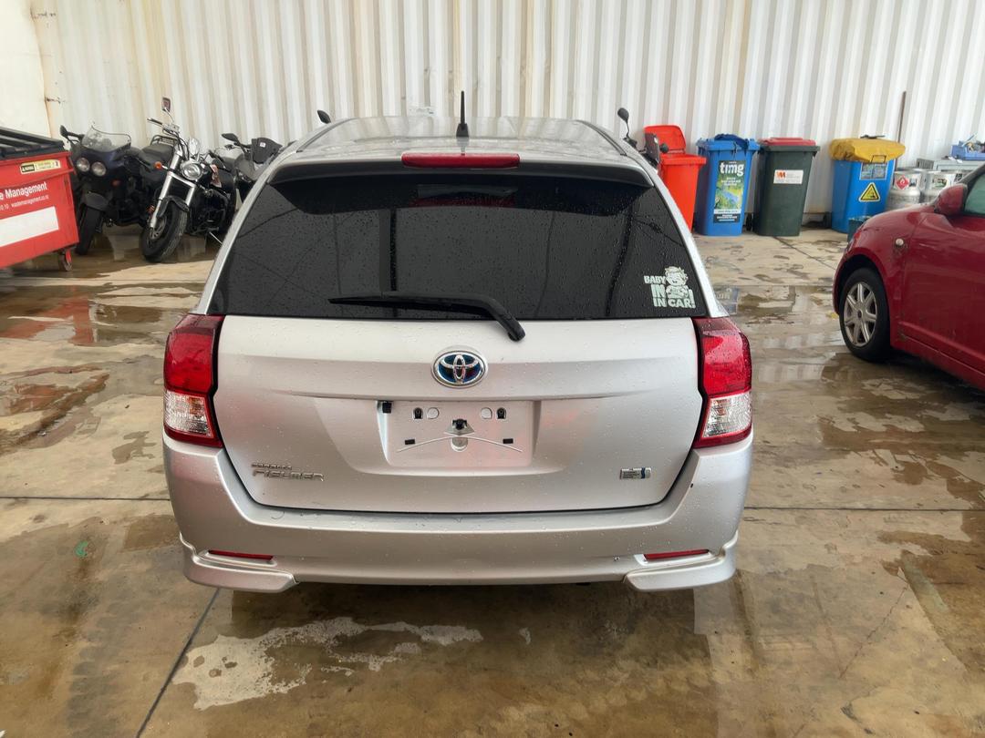 Photo '5' of Toyota Corolla Fielder Hybrid