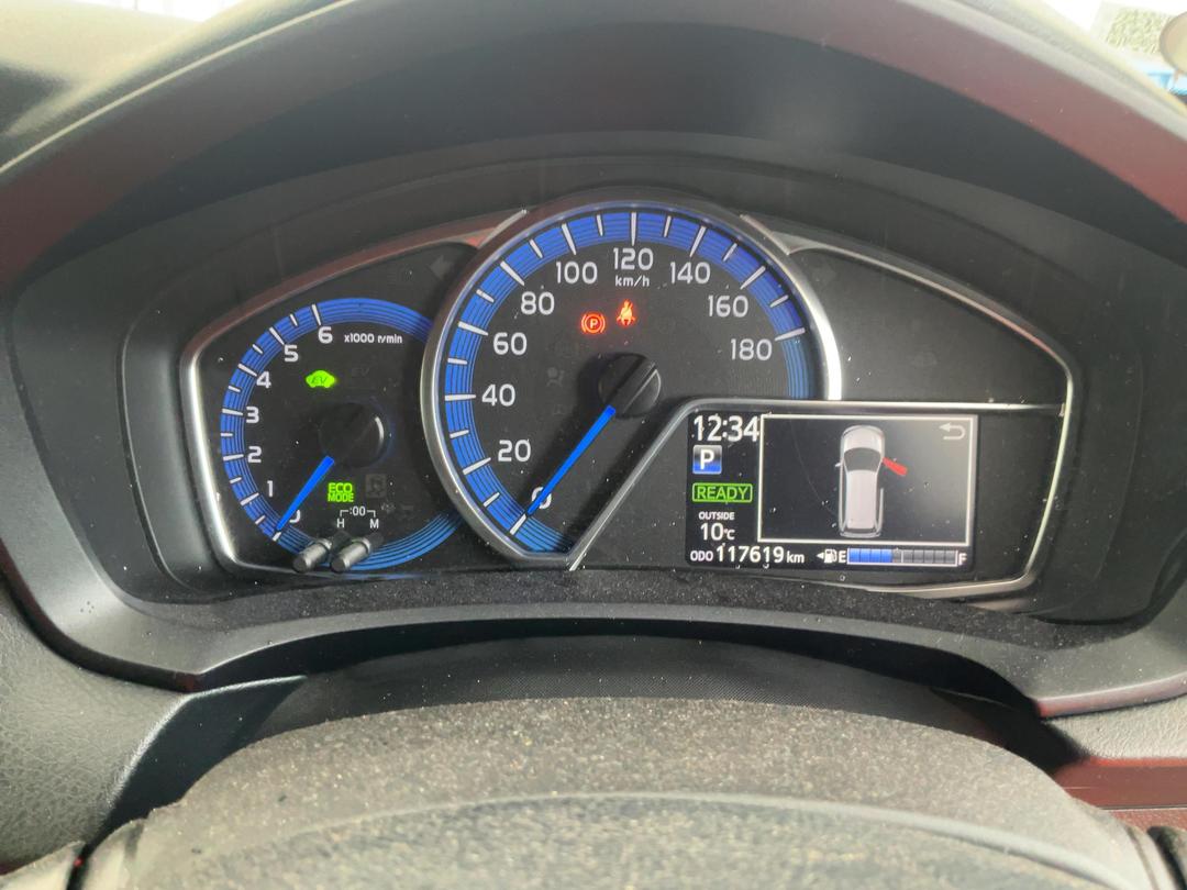 Photo '10' of Toyota Corolla Fielder Hybrid