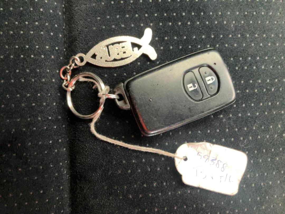 Photo '13' of Toyota Corolla Fielder Hybrid