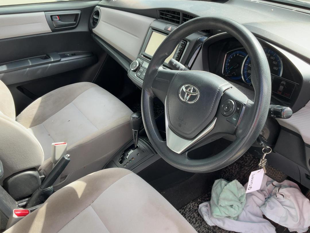 Photo '16' of Toyota Corolla Axio Photo '16' of Toyota Corolla Axio