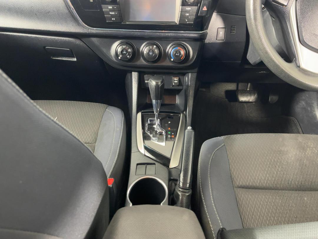 Photo '18' of Toyota Corolla