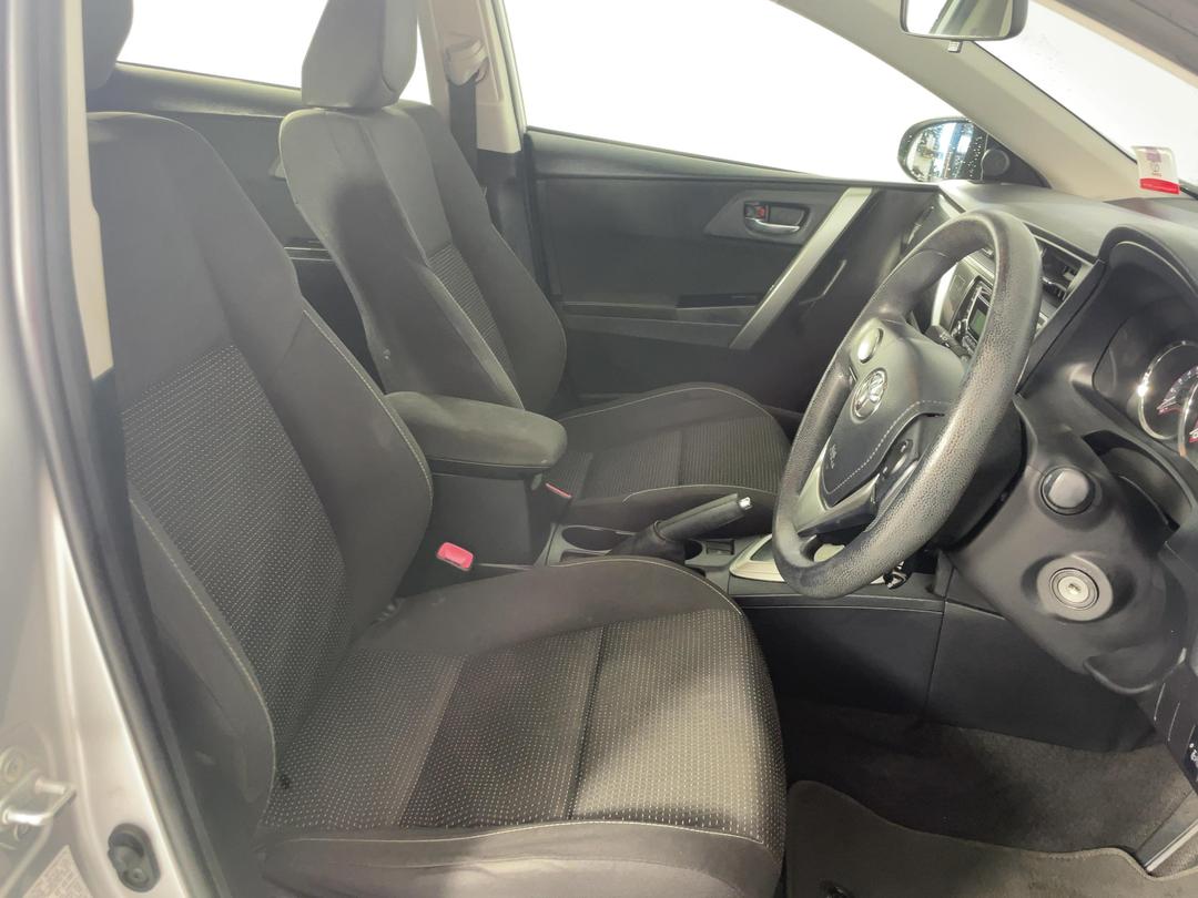 Photo '16' of Toyota Corolla