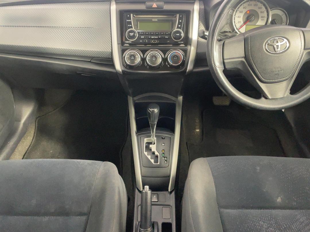 Photo '16' of Toyota Corolla GX Photo '16' of Toyota Corolla GX