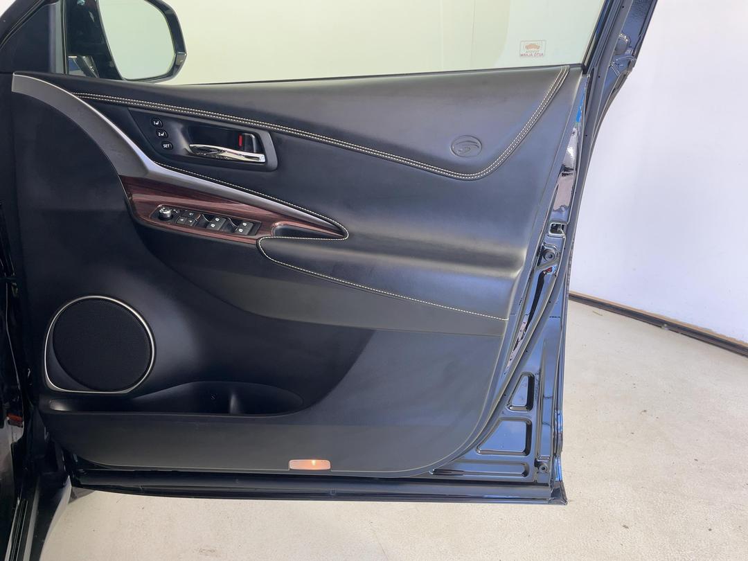 Photo '15' of Toyota Harrier