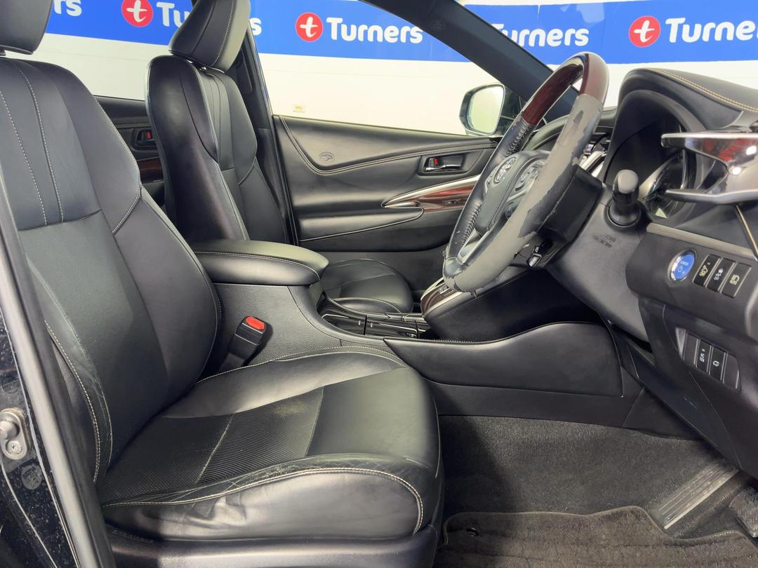 Photo '16' of Toyota Harrier
