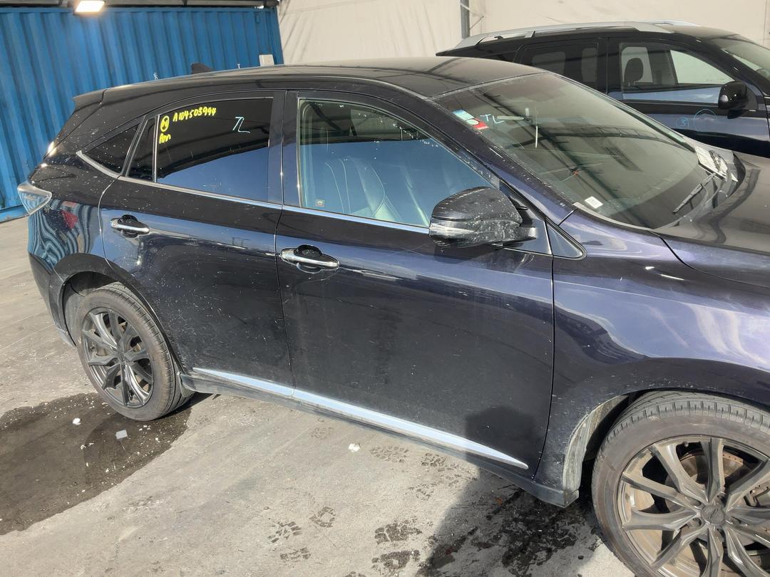 Photo '3' of Toyota Harrier Photo '3' of Toyota Harrier