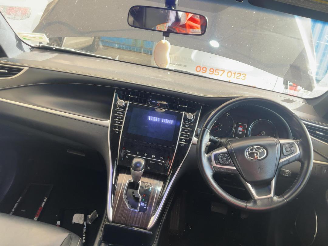 Photo '23' of Toyota Harrier Photo '23' of Toyota Harrier