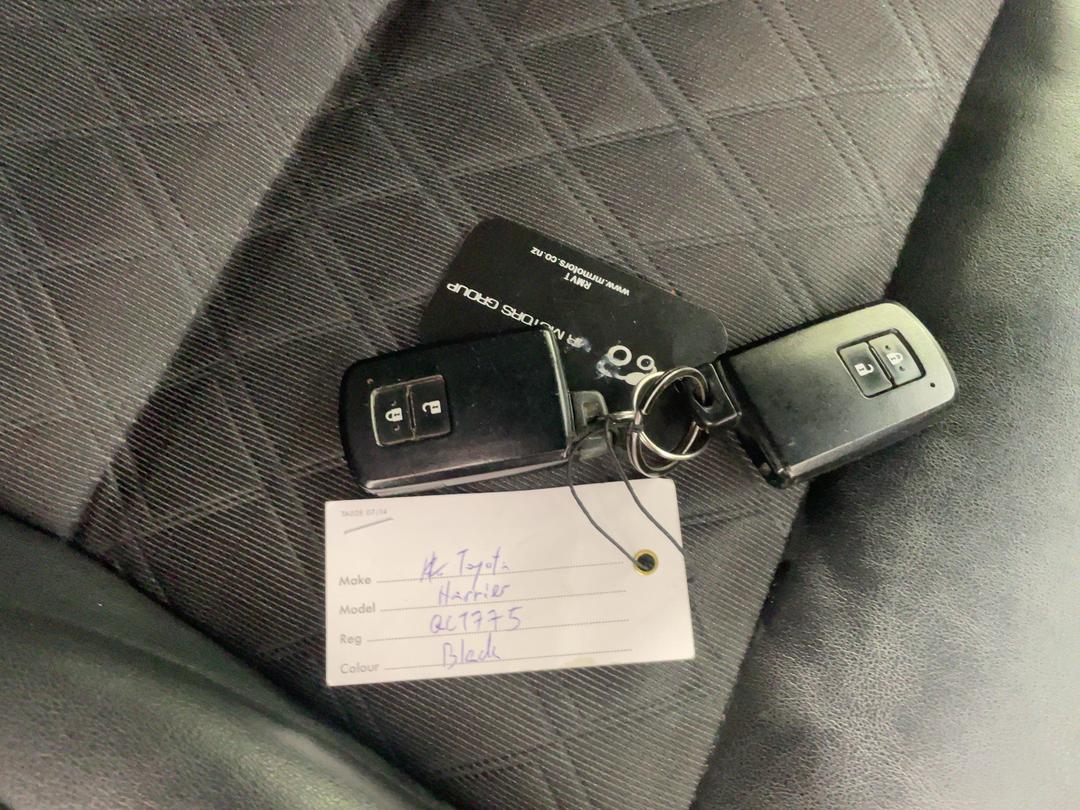 Photo '22' of Toyota Harrier