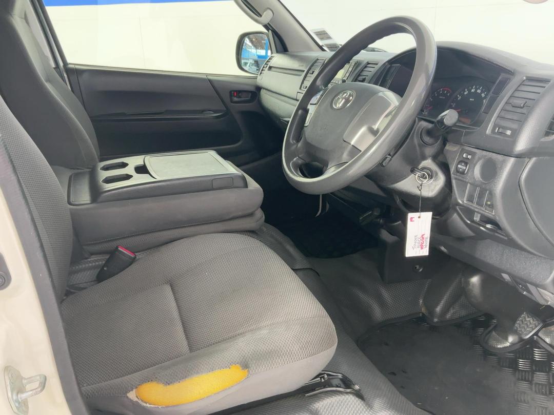 Photo '16' of Toyota Hiace