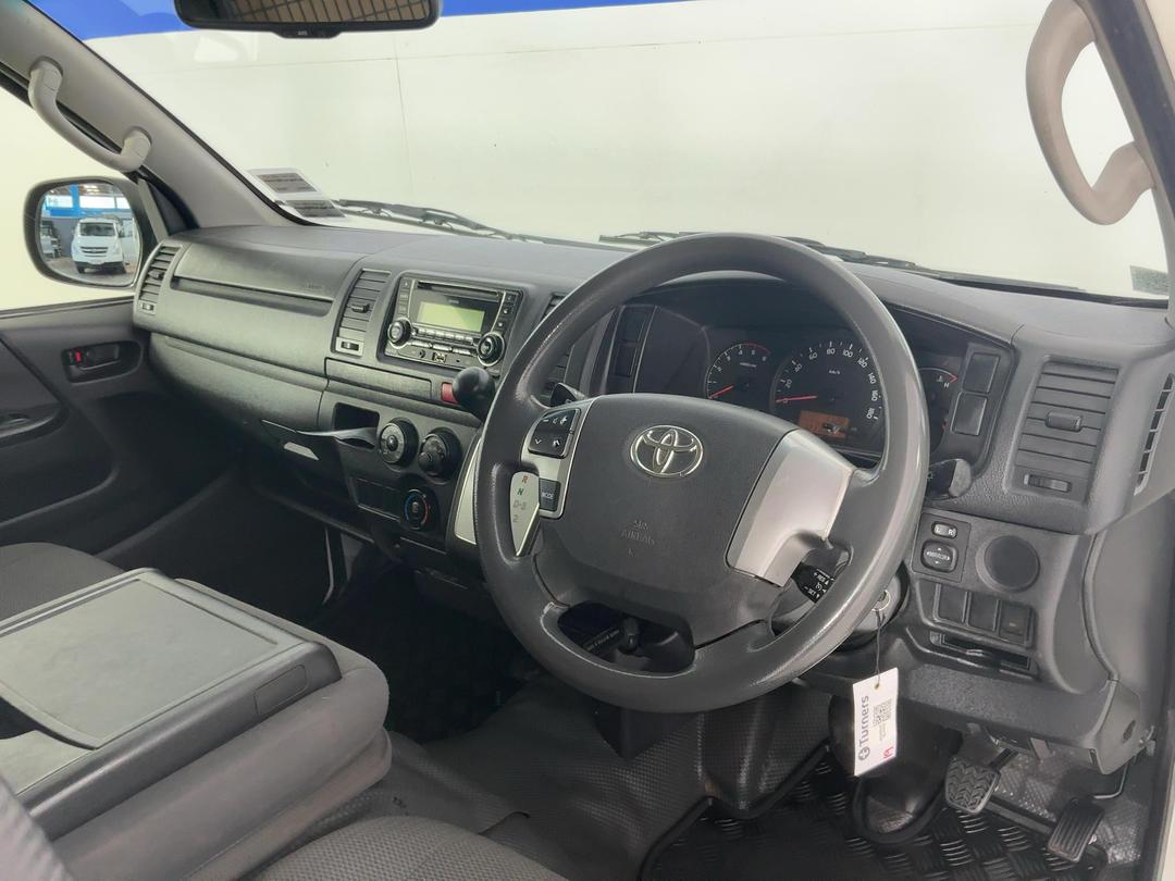 Photo '17' of Toyota Hiace