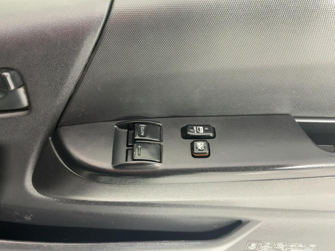 Photo '23' of Toyota Hiace