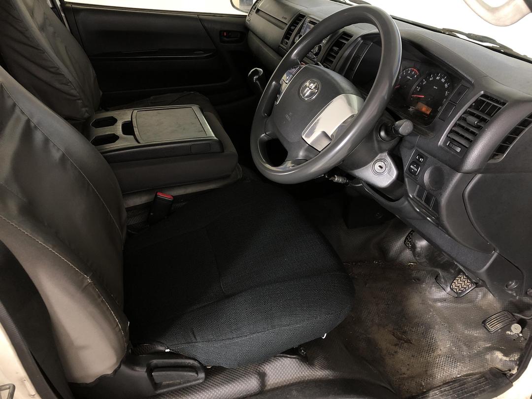 Photo '16' of Toyota Hiace