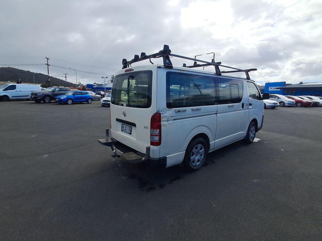 Photo '4' of Toyota Hiace ZL 3.0TD 4A 3 SEAT Van