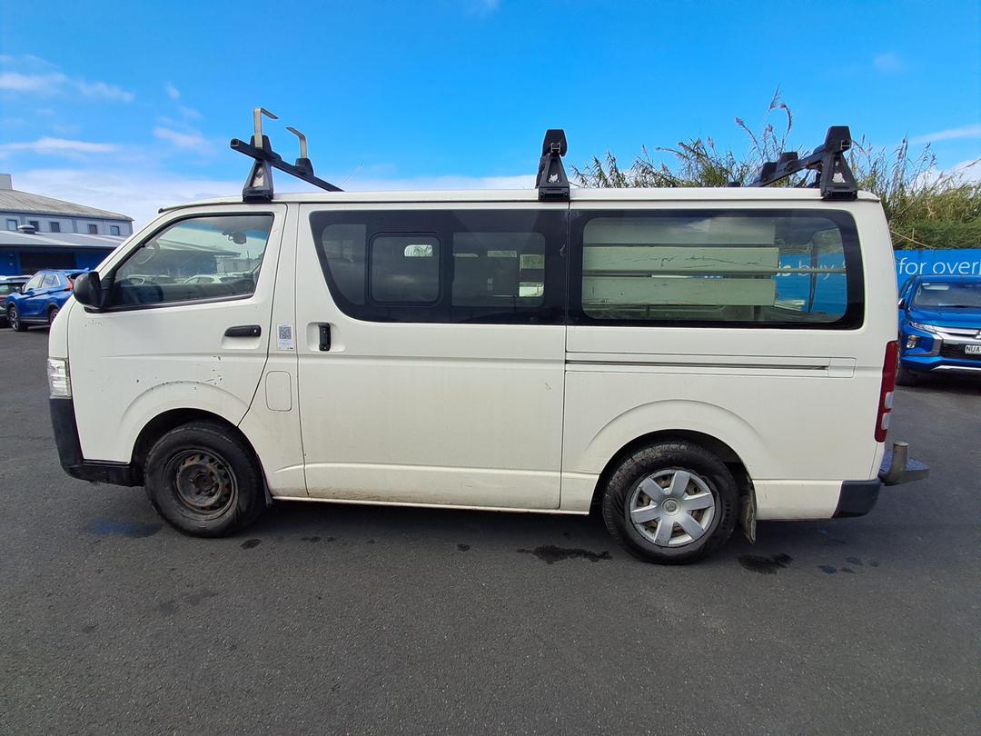 Photo '7' of Toyota Hiace ZL 3.0TD 4A 3 SEAT Van
