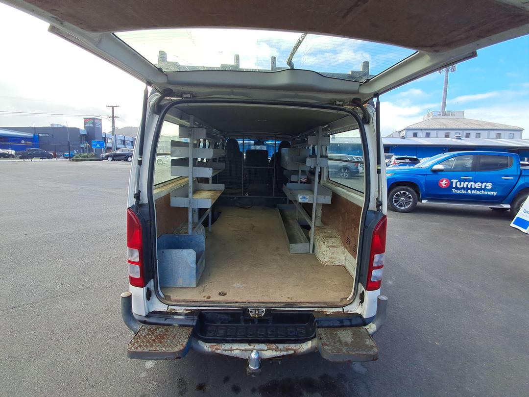 Photo '13' of Toyota Hiace ZL 3.0TD 4A 3 SEAT Van