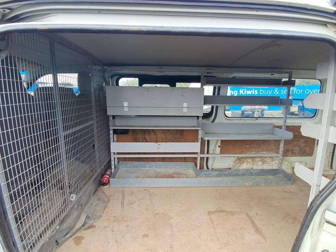 Photo '15' of Toyota Hiace ZL 3.0TD 4A 3 SEAT Van