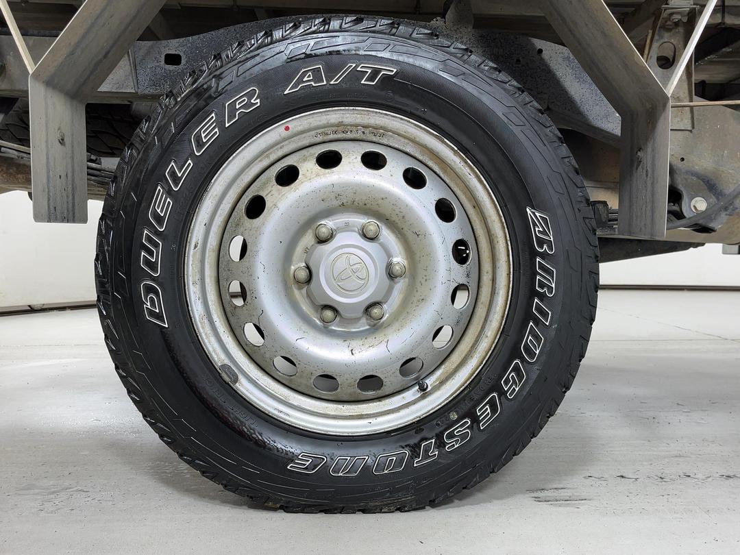 Photo '12' of Toyota Hilux