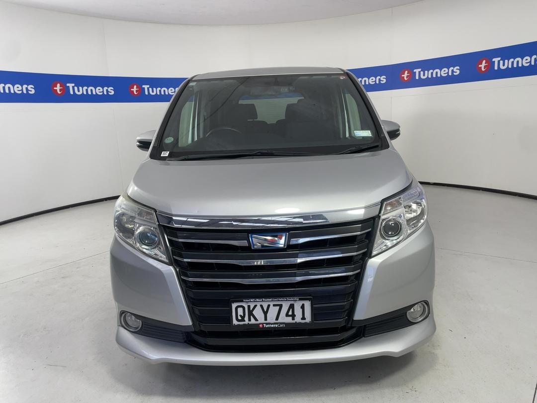 Photo '2' of Toyota Noah