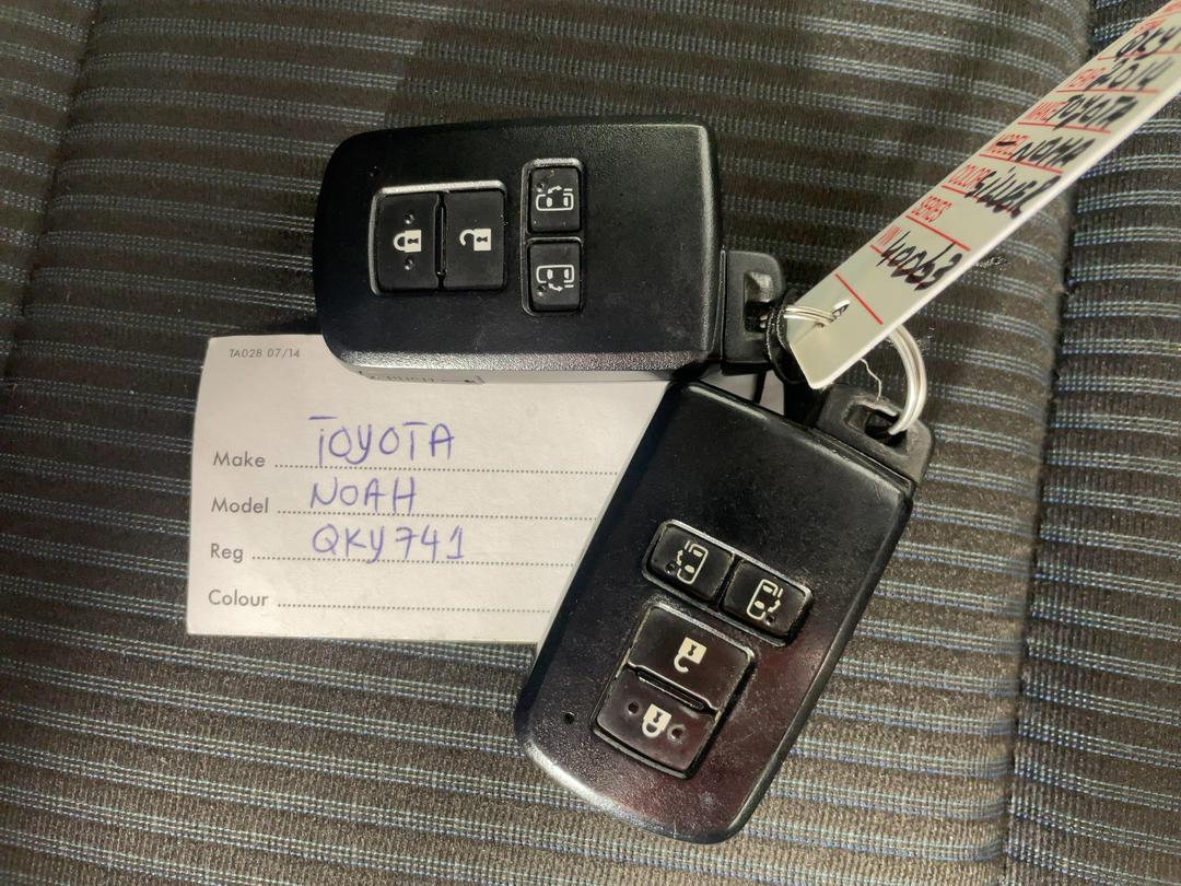 Photo '22' of Toyota Noah