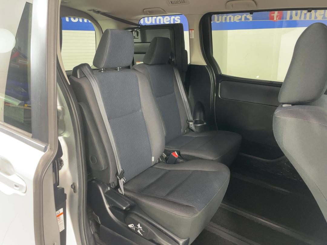 Photo '20' of Toyota Noah